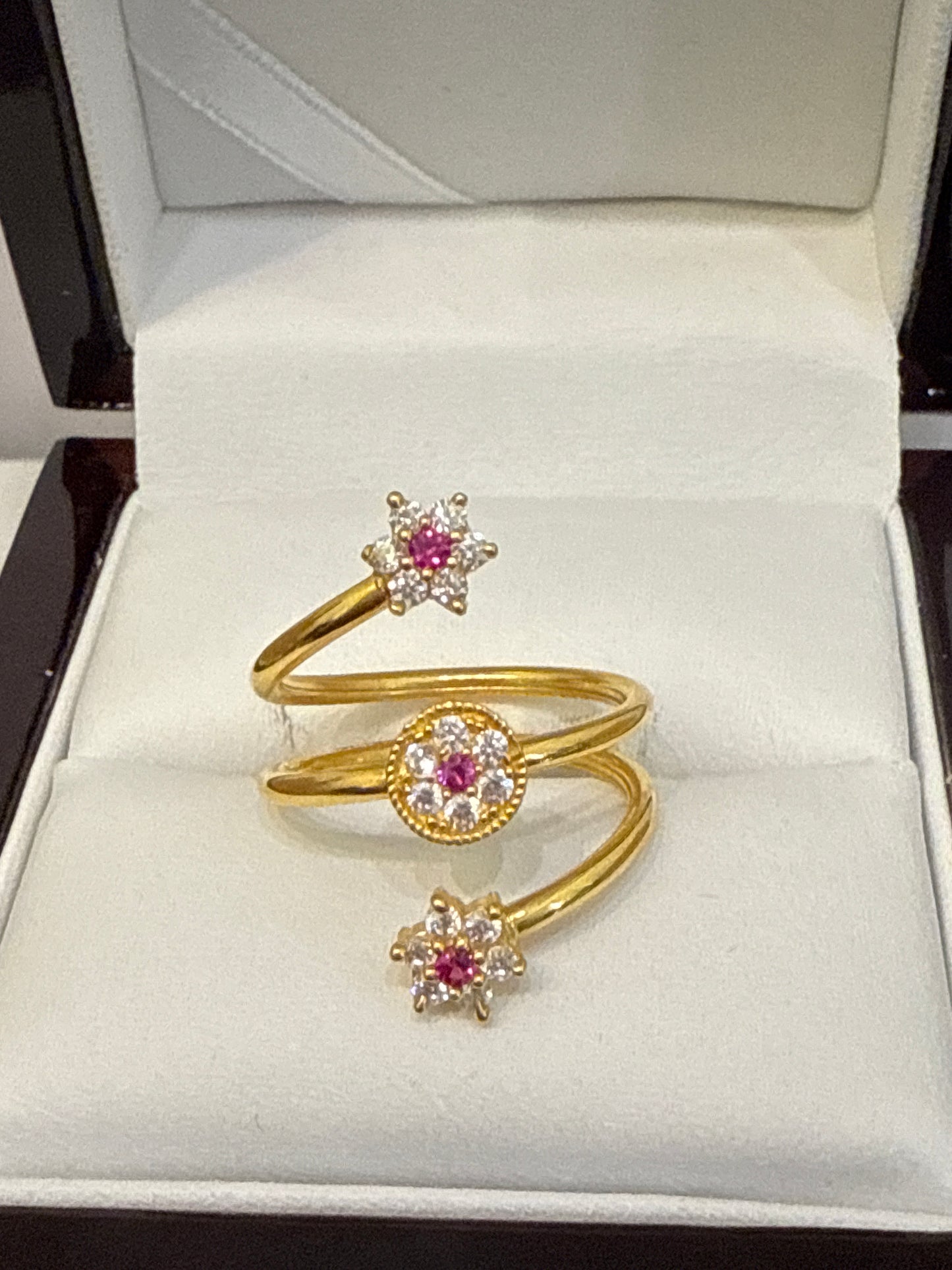 Modern Red & White Stones Floral Bouncy Multiple Rings Design Ring 22K Gold Size Adjustable 5.5, 3.3g SKU: R0169W