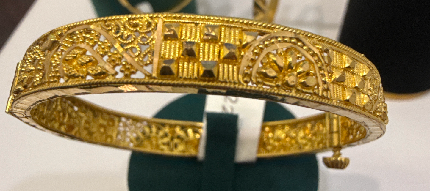 Custom Design 22K Gold Bangle for the Baby - 12.2g SKU: BR040