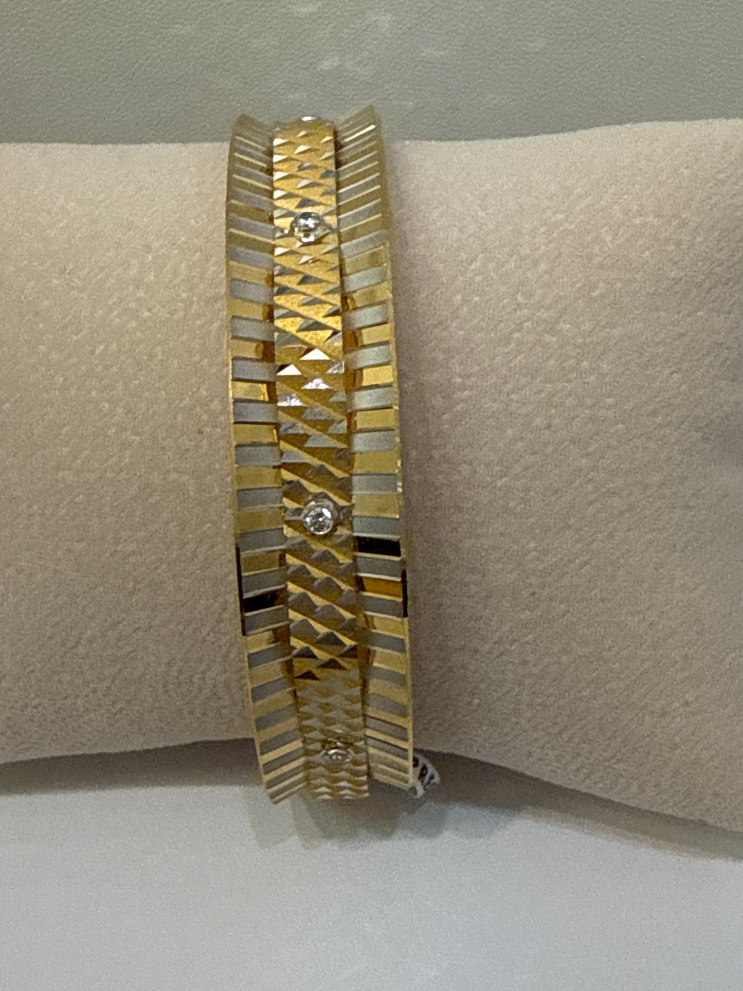 Oro - Italian Designer 22K in two Color Gold and Rhodium Plated Stackable Bangle 2.6 inches - 27.65 g SKU:BR058