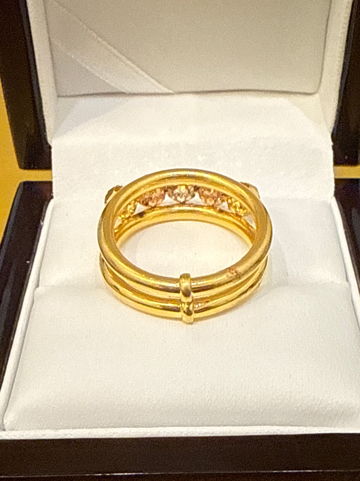 Modern High Polished Band Ring Design, Size 9, 5.6g SKU: R0172W