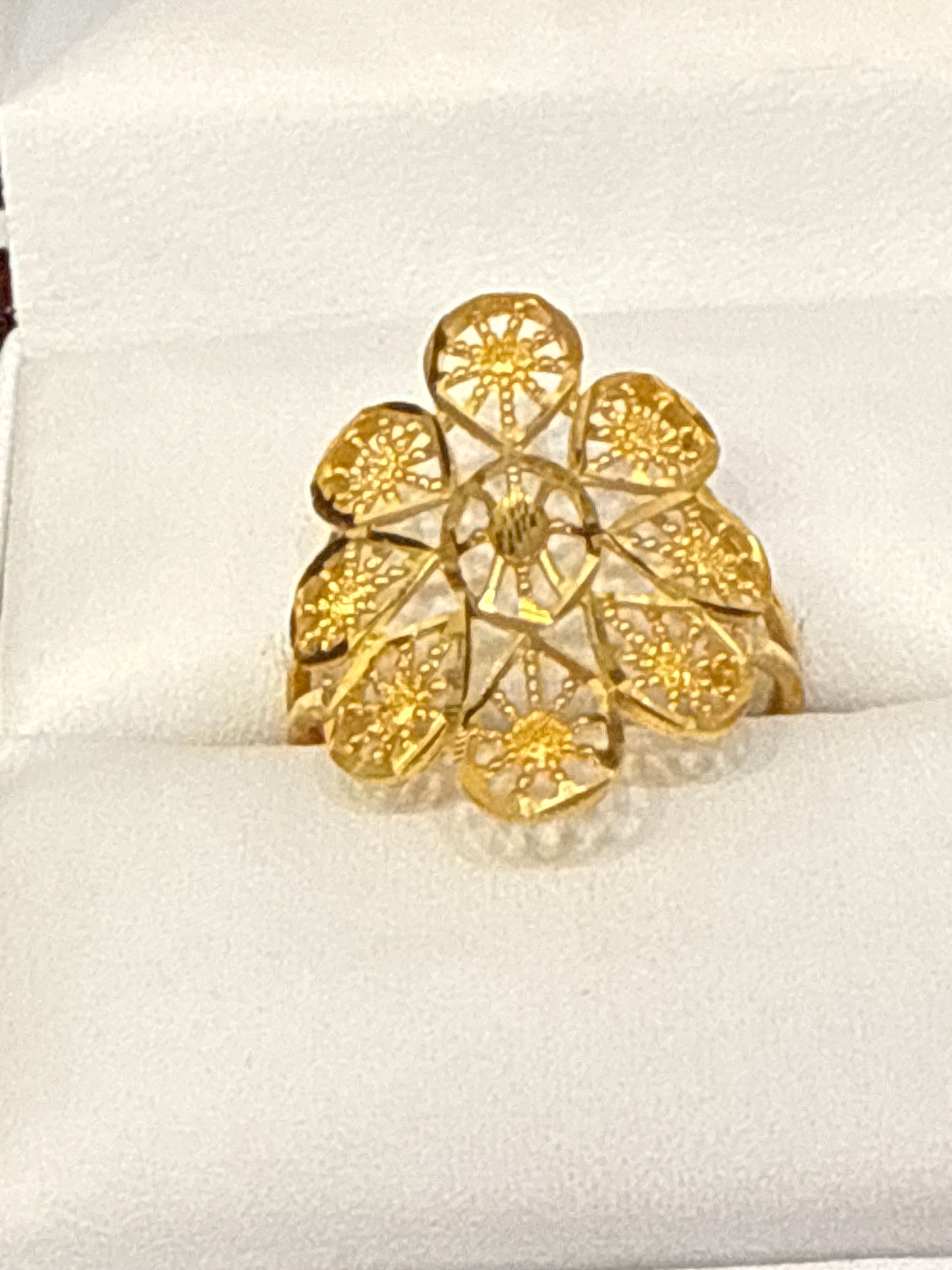Dubai Morden Oval Design Laser Cut High Polish Shine Ring 22K Gold Size 8, Weight: 2.7g SKU:R199W