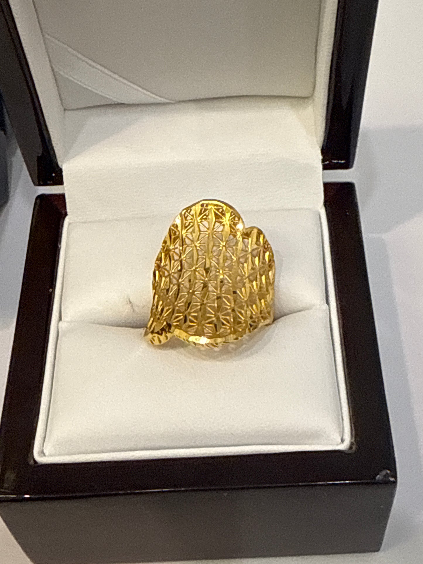 Dubai Arabian Morden Design Laser Cut High Polish Shine Ring 22K Gold Size 8, Weight: 5.1g SKU: R182W