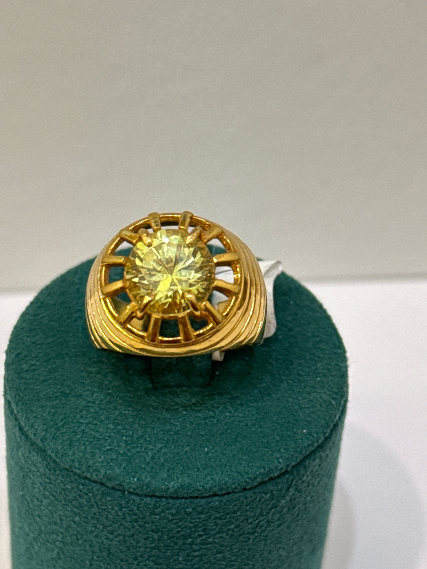 Men’s Classic Design 22K Gold with Peridot Stone Ring Size 8, 10.9g SKU: R0238M