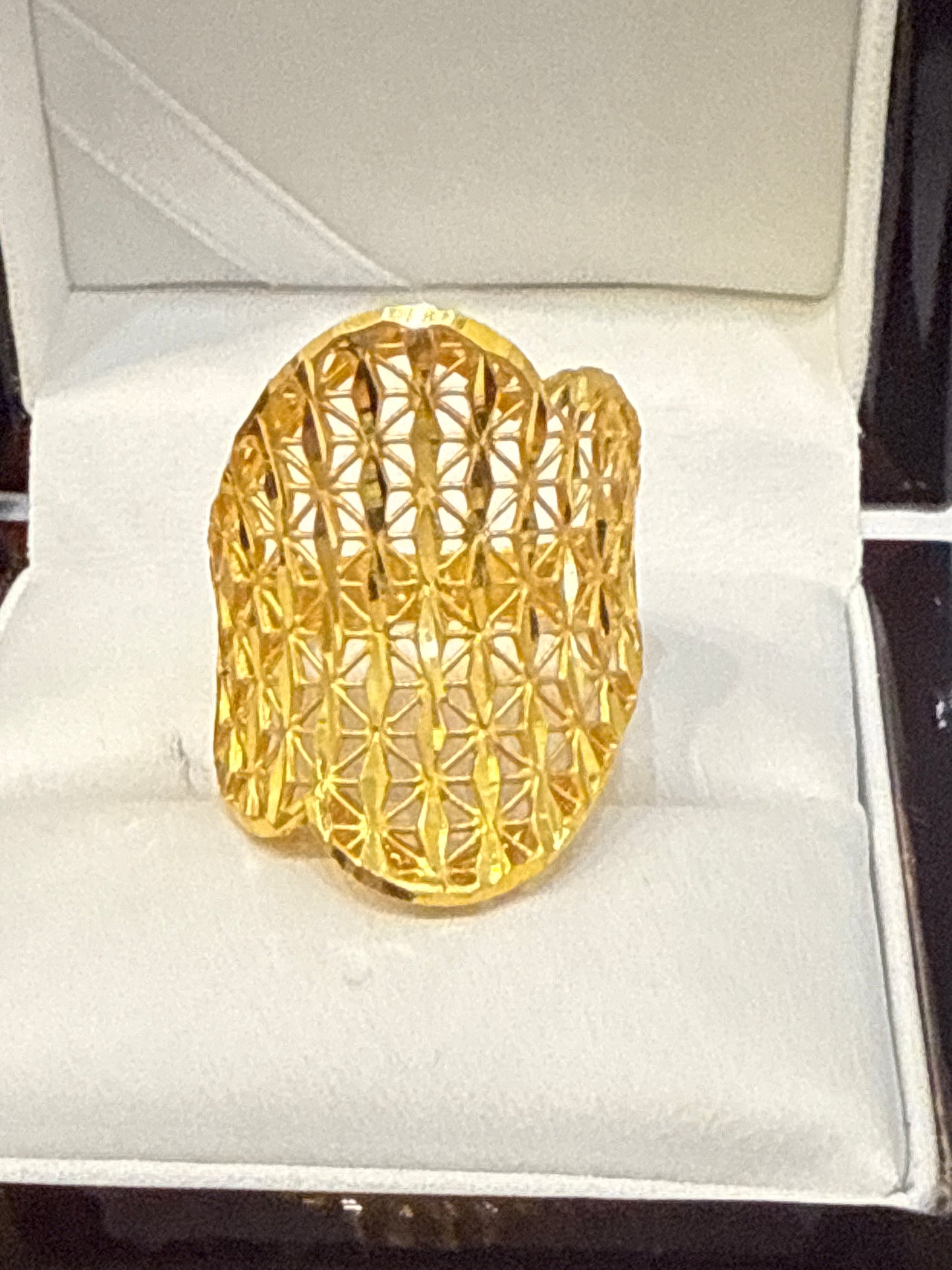 Dubai Arabian Morden Design Laser Cut High Polish Shine Ring 22K Gold Size 8, Weight: 5.1g SKU: R182W
