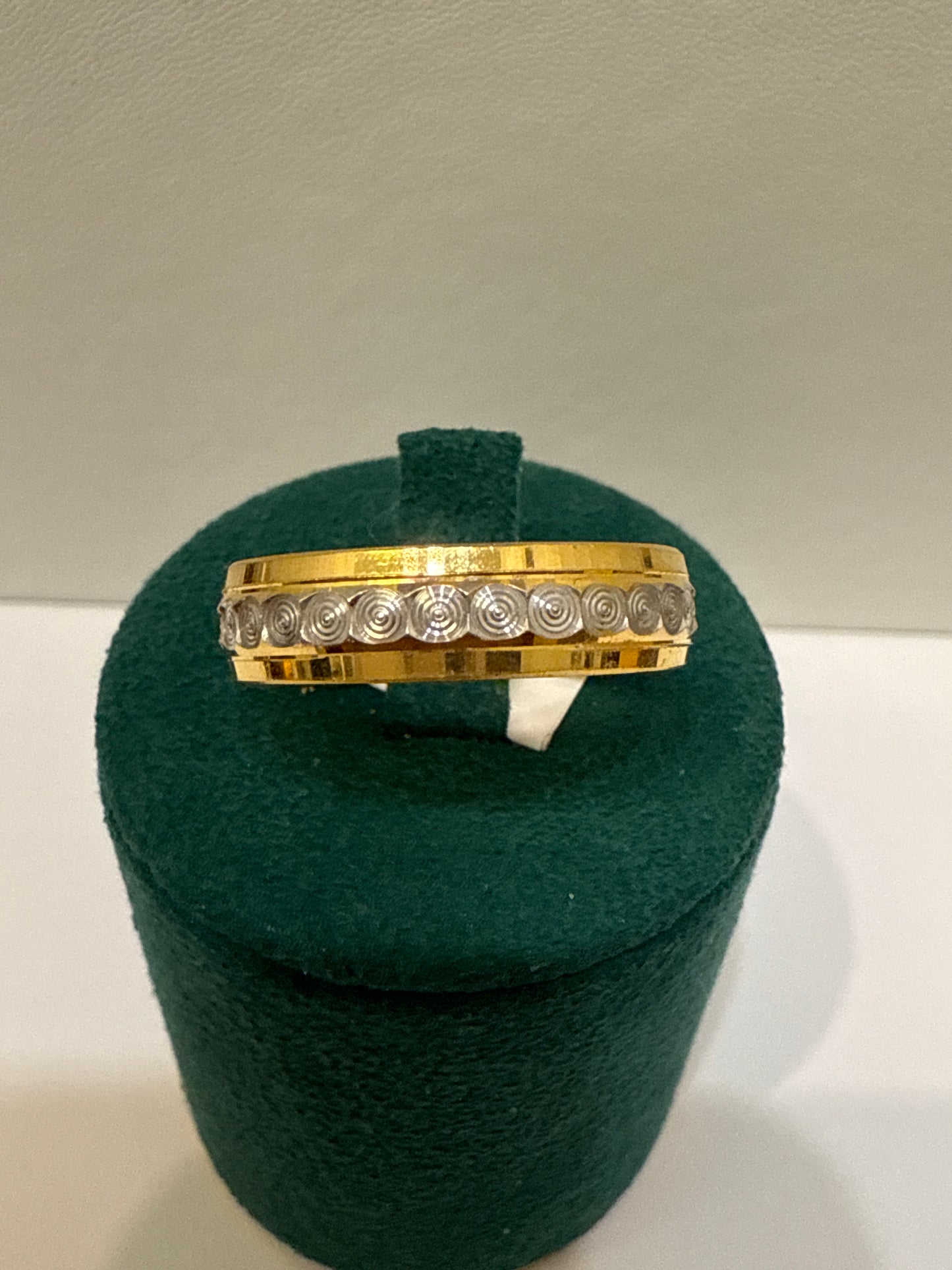 Wedding Band with Rhodium Polish 22K Gold Size 11.5, 7.1g SKU: R0216M