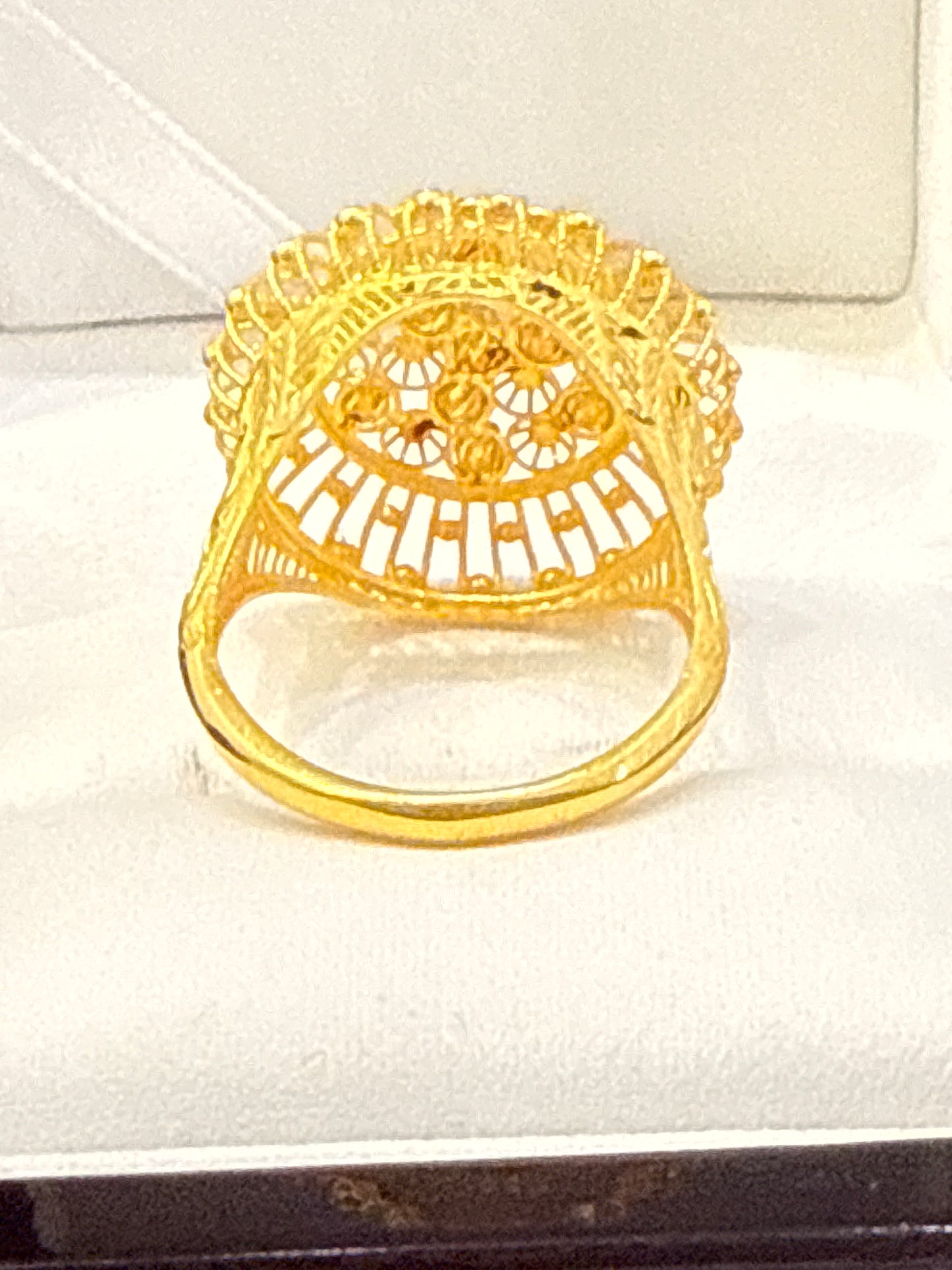 Dubai Morden Circle Design Laser Cut High Polish Shine Ring 22K Gold Size 8, Weight: 4.6g SKU:R176W