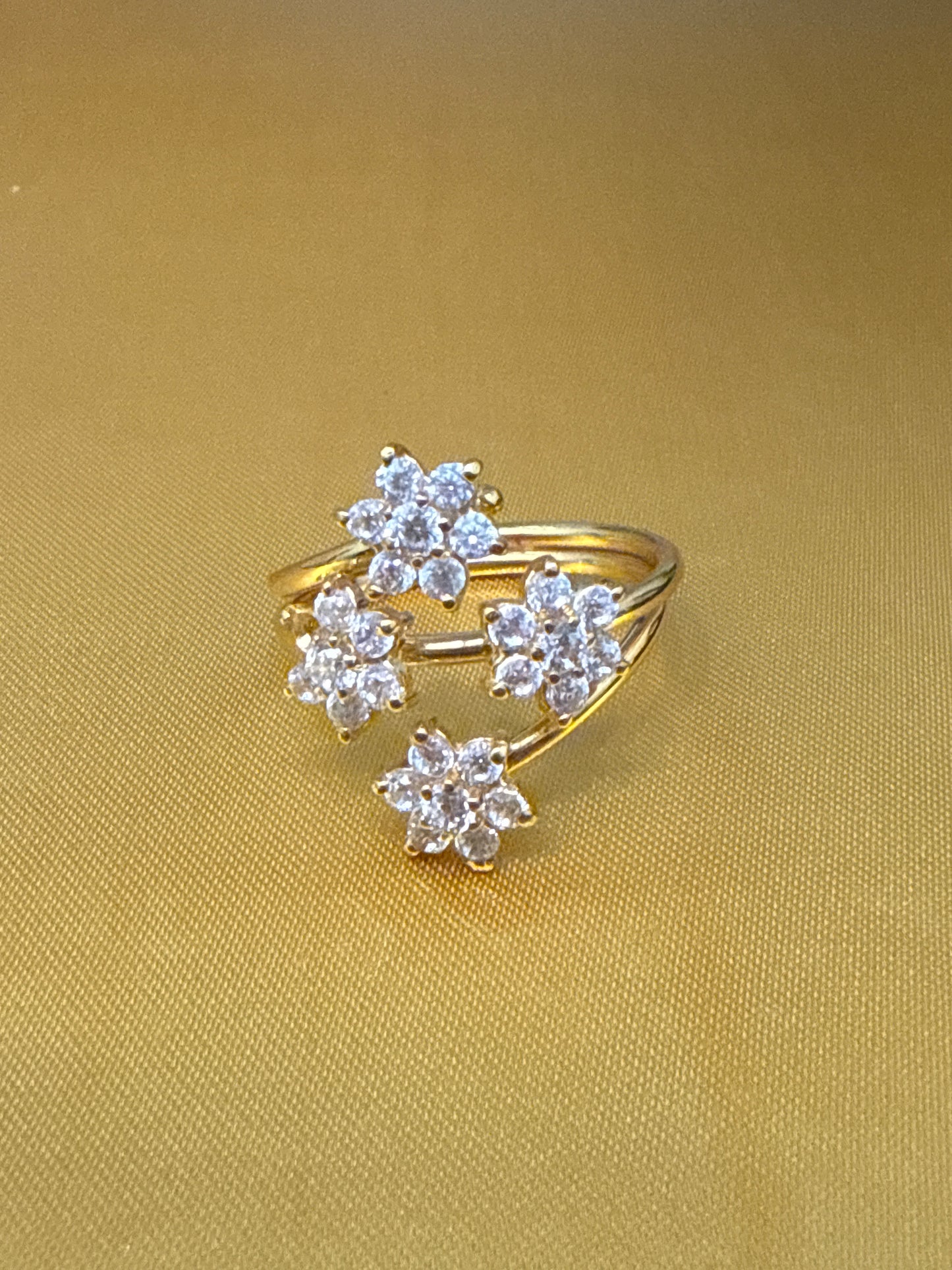 Ring 22K Gold Size 7, Weight: 4.2g SKU:R010