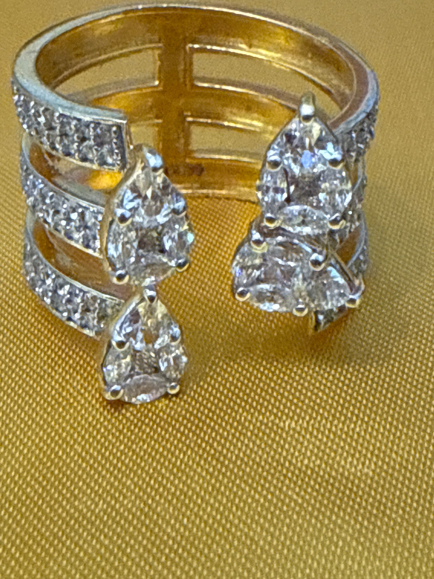 Ring 22K Gold Size adustable, Weight: 7.3g SKU:R112w