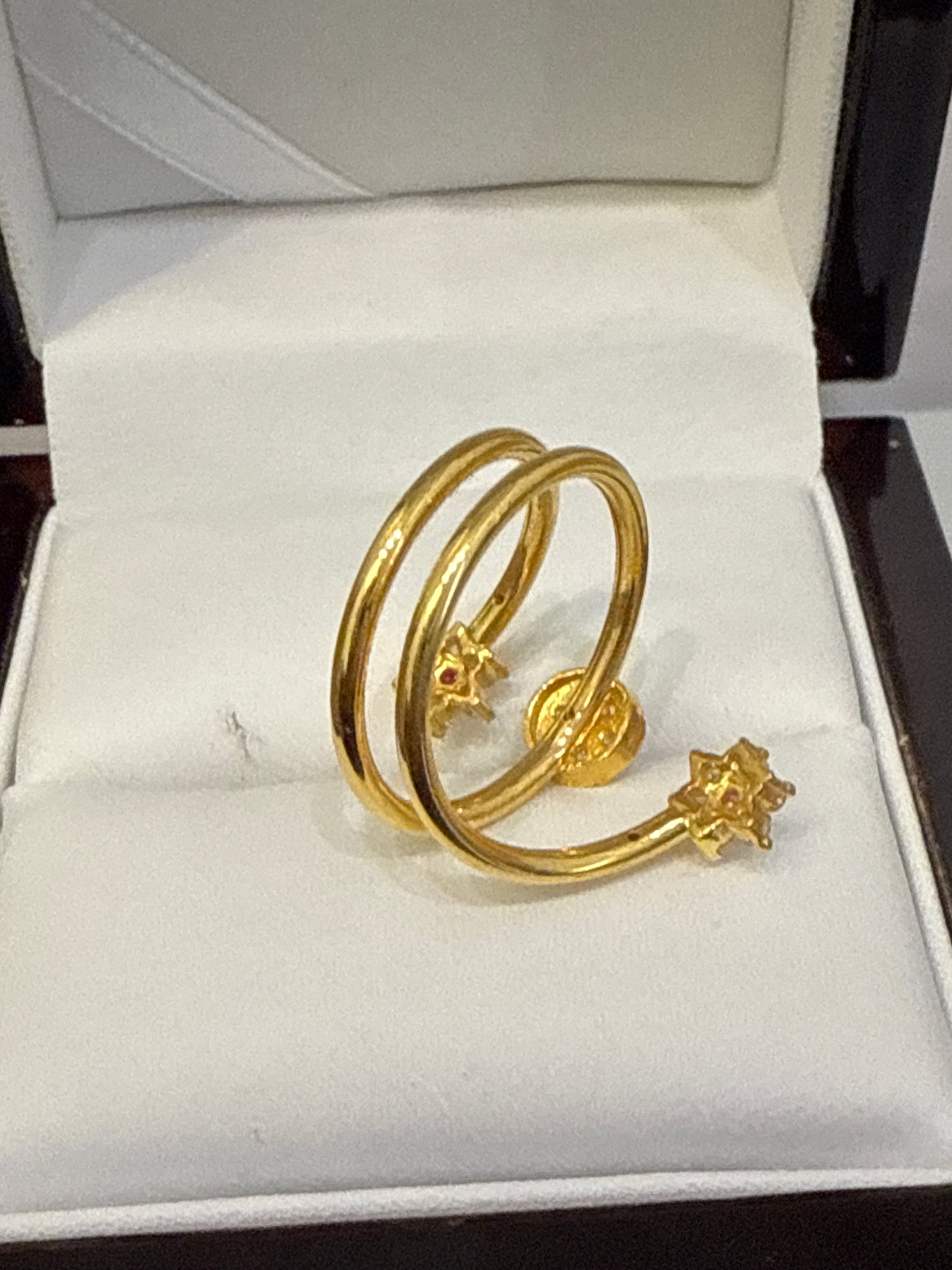 Modern Red & White Stones Floral Bouncy Multiple Rings Design Ring 22K Gold Size Adjustable 5.5, 3.5g SKU: R0002W