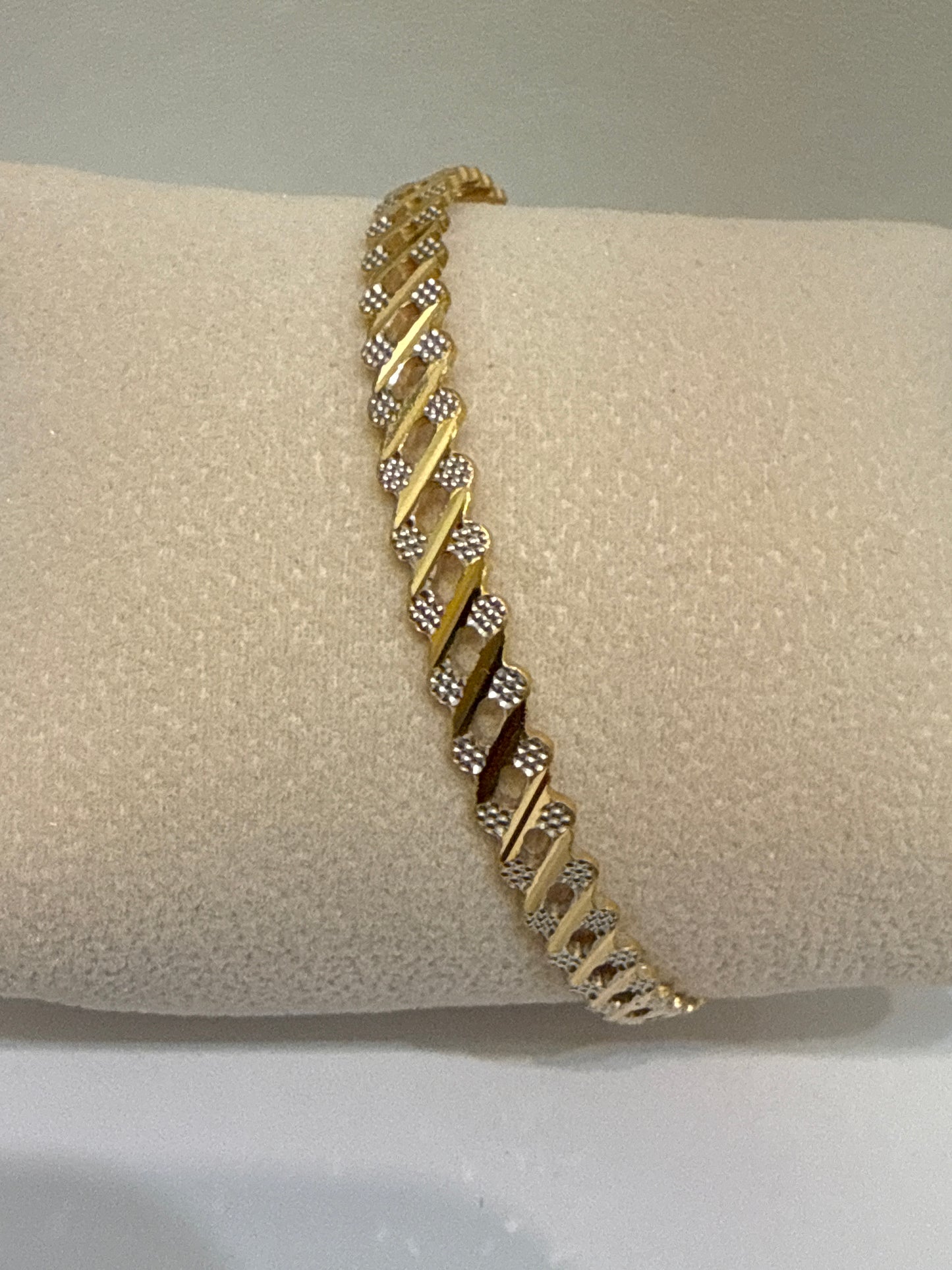 Oro - Italian Designer 22K in two Color Gold and Rhodium Plated Stackable Bangle. 2.6 inches - 12.80g SKU:BR063