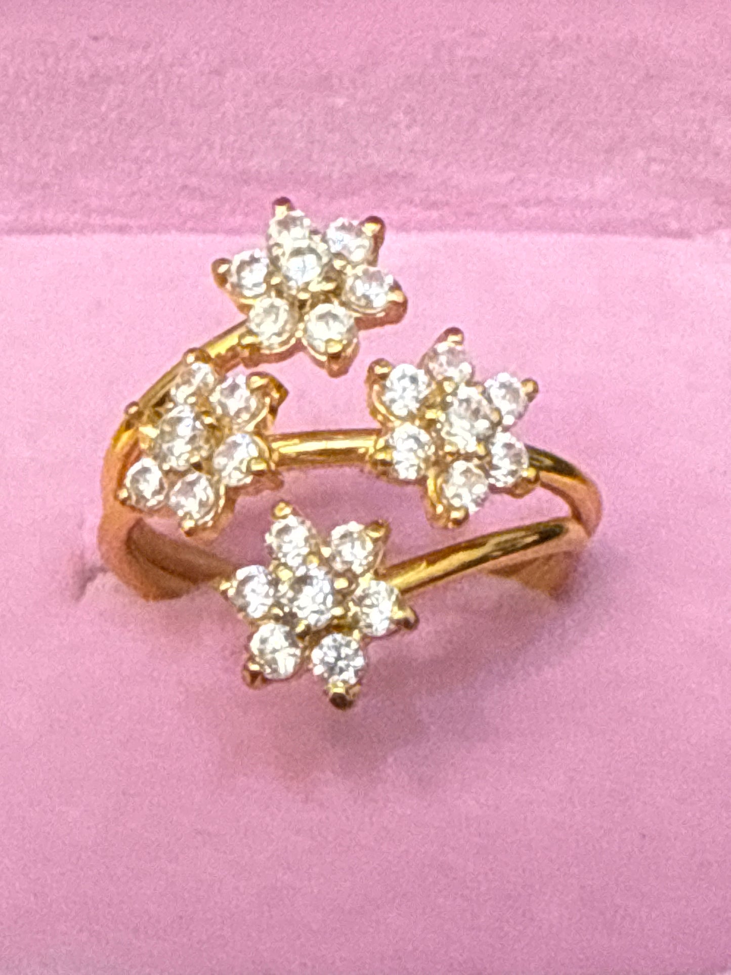 Ring 22K Gold Size 7, Weight: 4.2g SKU:R010