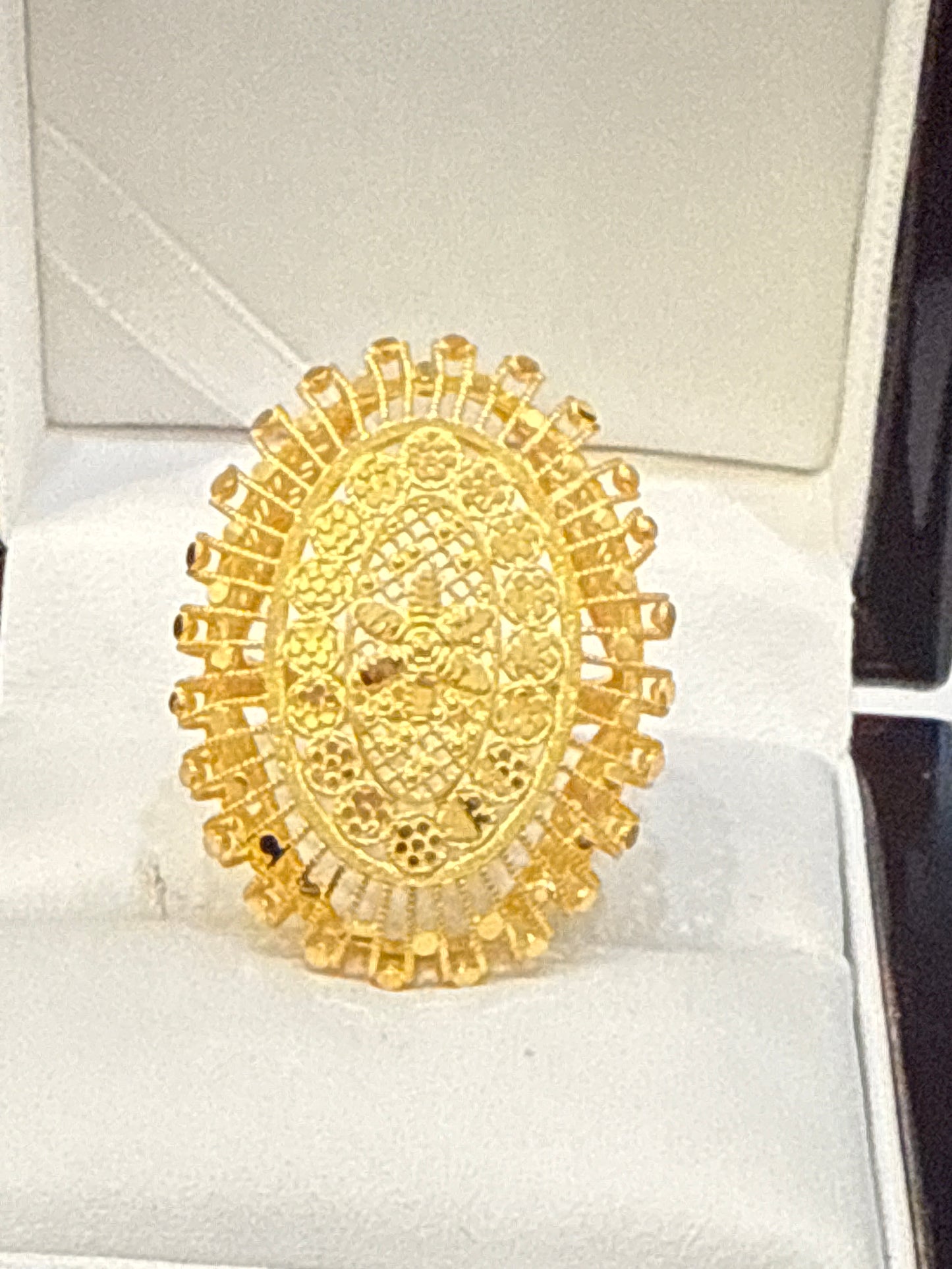 Dubai Morden Oval Design Laser Cut High Polish Shine Ring 22K Gold Size 8, Weight: 5.1g SKU:R190W