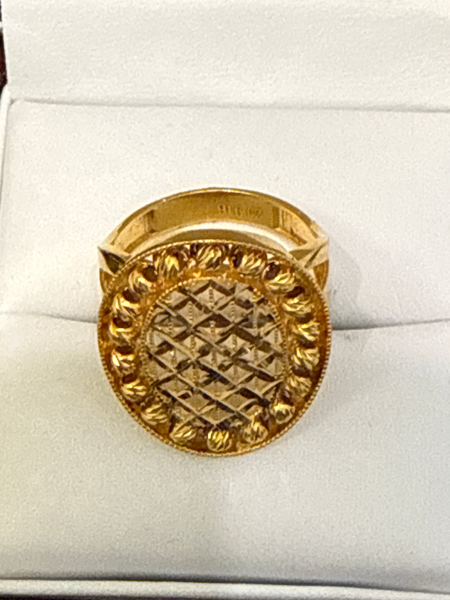Dubai Morden Oval Design Laser Cut High Polish Shine Ring 22K Gold Size 7, Weight: 6.2g SKU:R188W