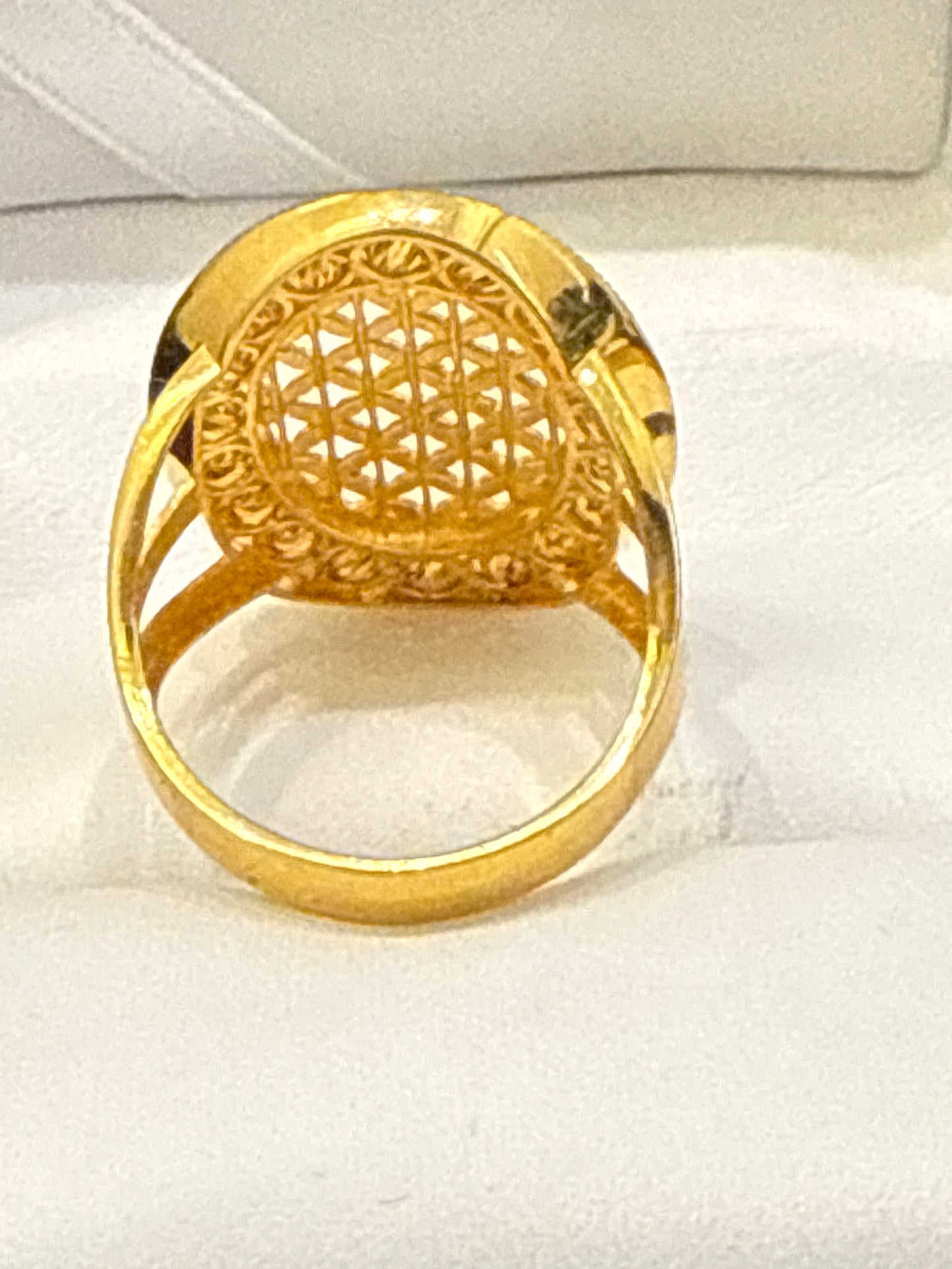 Dubai Morden Oval Design Laser Cut High Polish Shine Ring 22K Gold Size 7, Weight: 6.2g SKU:R188W
