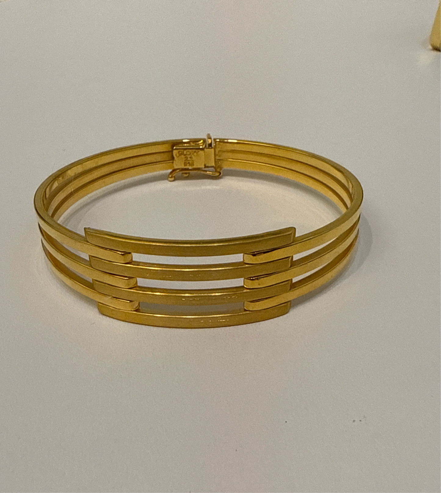 Designer Inspired BRACELET but only Better. Truly a Timeless Piece in 22K Yellow Gold Easy on - 19.0g SKU:BR0043BB.