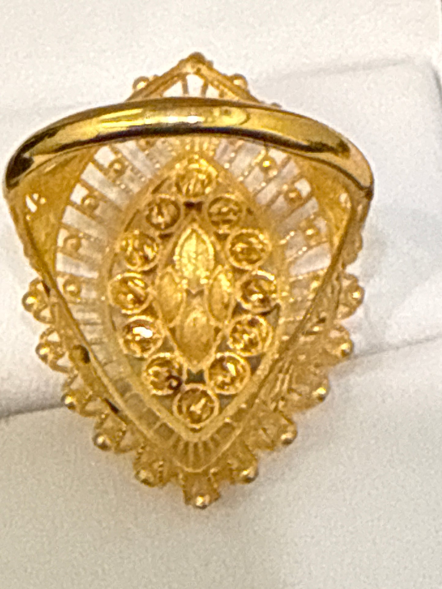 Dubai Morden Oval Design Laser Cut High Polish Shine Ring 22K Gold Size 8, Weight: 5.0g SKU:R155W