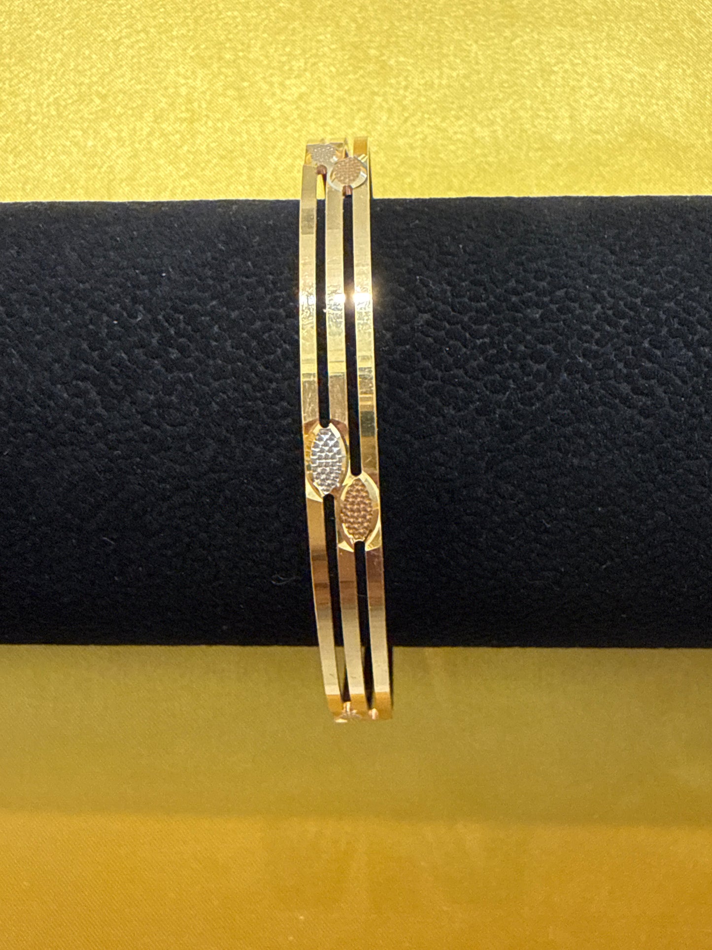 Oro - Italian Designer 22K in two Color Gold and Rhodium Plated Stackable Bangle 2.6 inches - 15.4g SKU:BR081