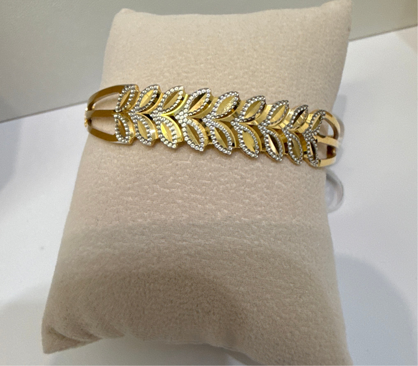 Oro - Italian Designer 22K in two Color Gold and Rhodium Plated Stackable Bangle. 2.6 inches - 25.08g SKU:BR080