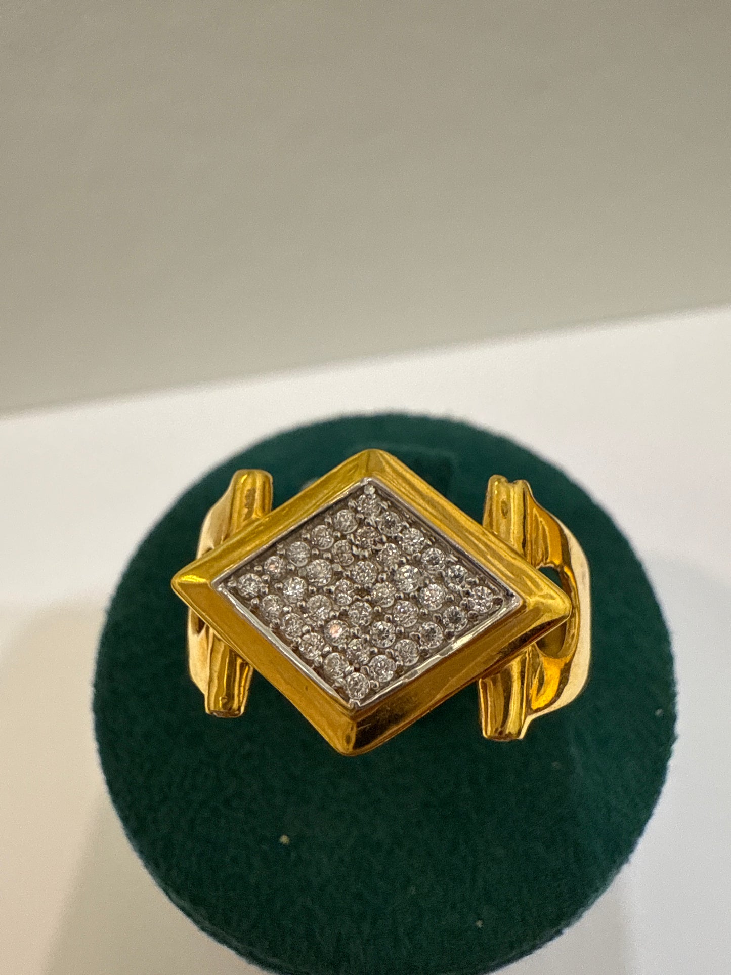 Unisex Ring with Classic medallion with 1.5 CT of Natural Crystals in 22K Gold with Size 10, 4.8g SKU: R0233M