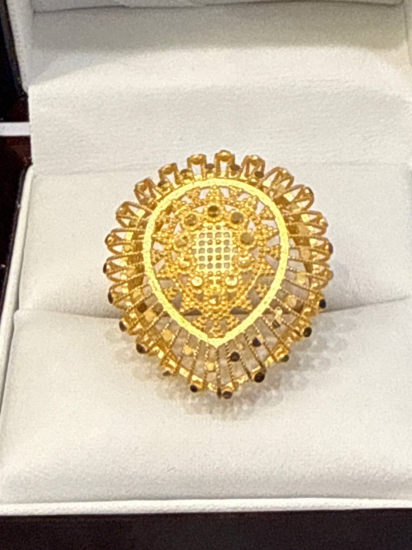 Dubai Arabian Morden Design Laser Cut High Polish Shine Ring 22K Gold Size 8, Weight: 4.8g SKU:R180W