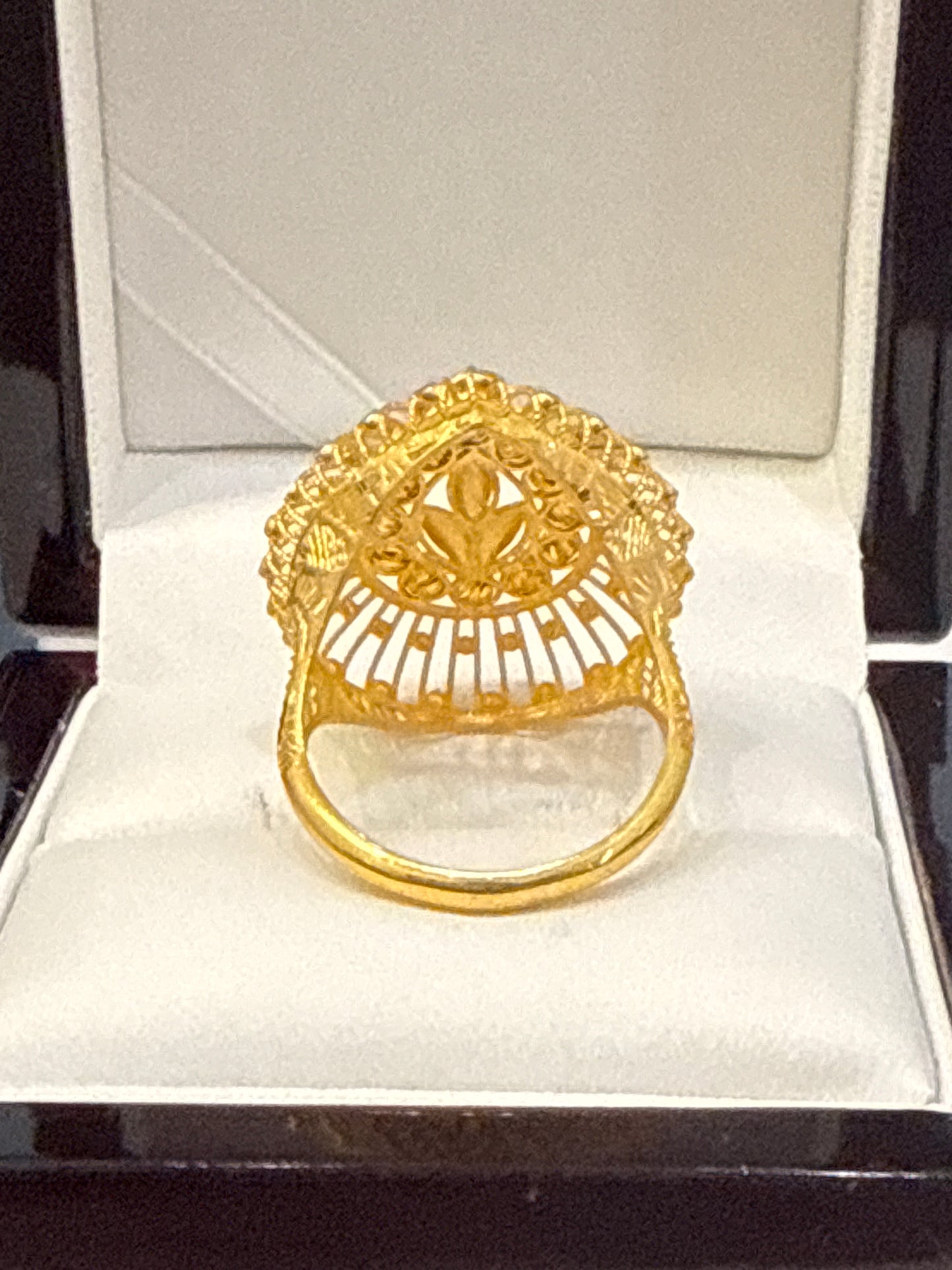 Dubai Arabian Morden Design Laser Cut High Polish Shine Ring 22K Gold Size 8, Weight: 4.9g SKU:R191W