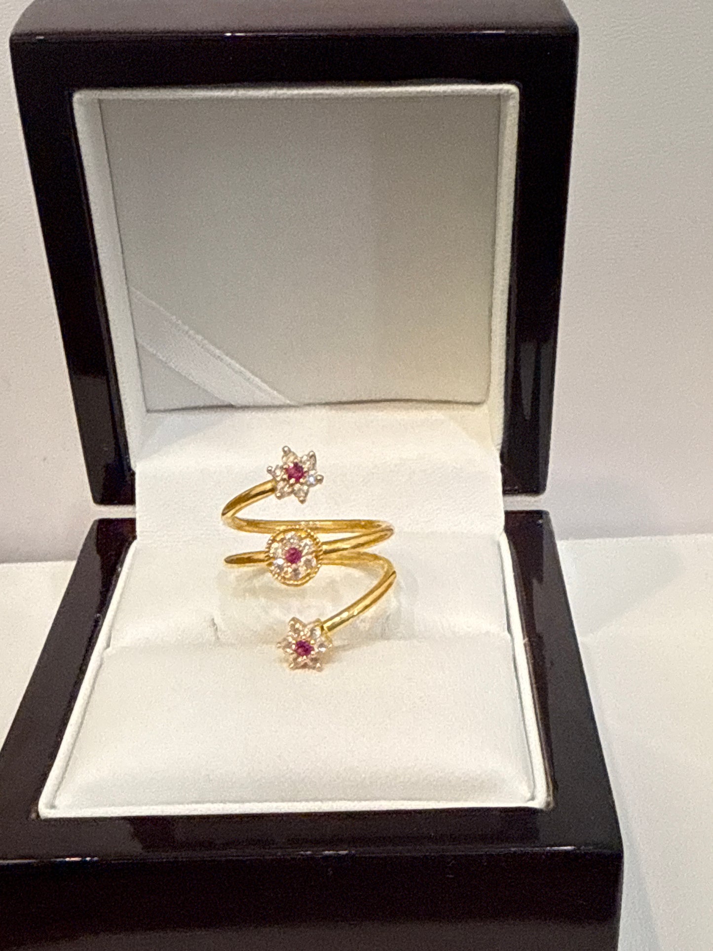 Modern Red & White Stones Floral Bouncy Multiple Rings Design Ring 22K Gold Size Adjustable 5.5, 3.5g SKU: R0002W