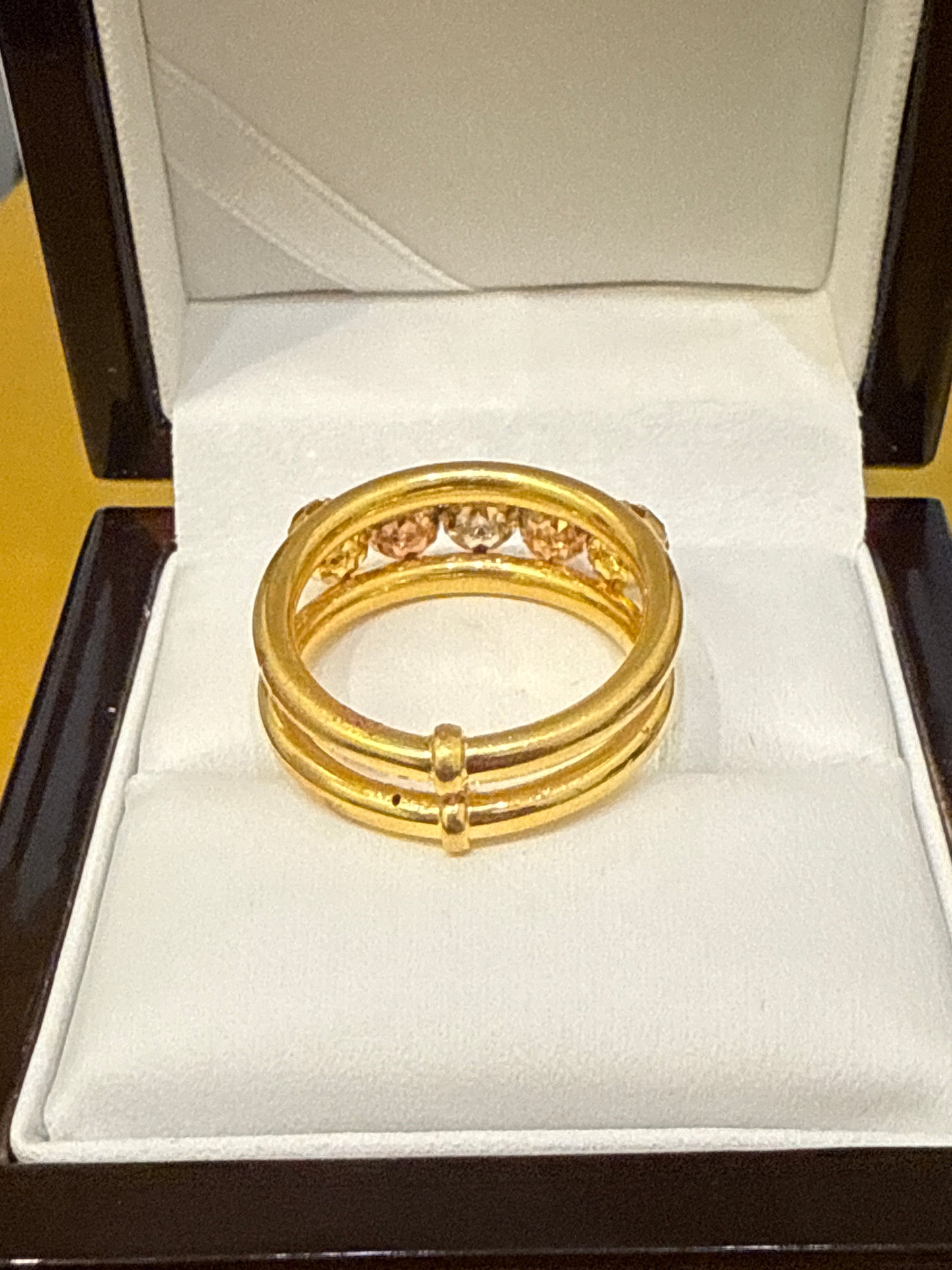 Modern High Polished Band Ring Design, Size 9, 5.6g SKU: R0172W