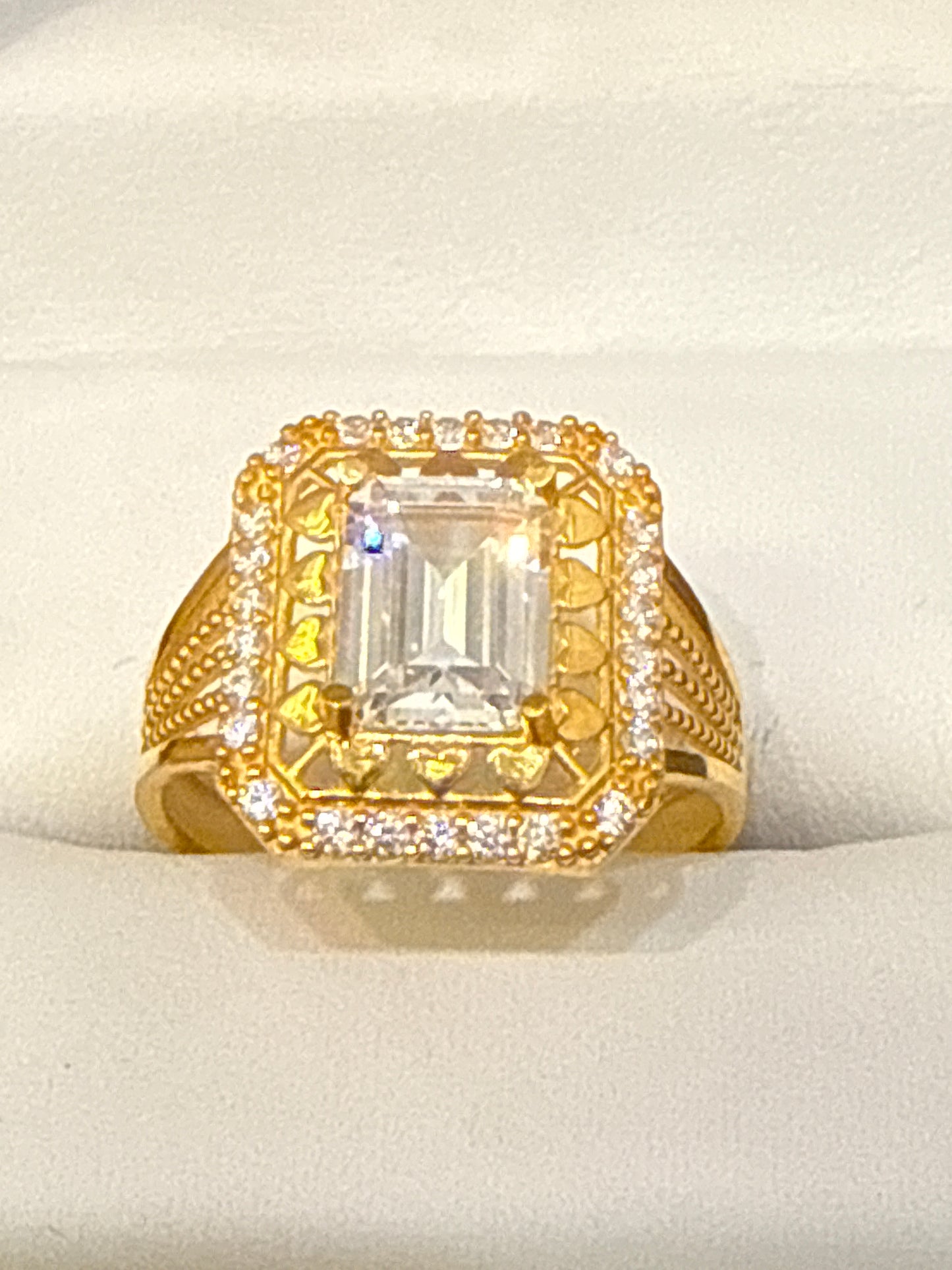 Ring 22K Gold Size 8, Weight: 4.1g SKU:R107w