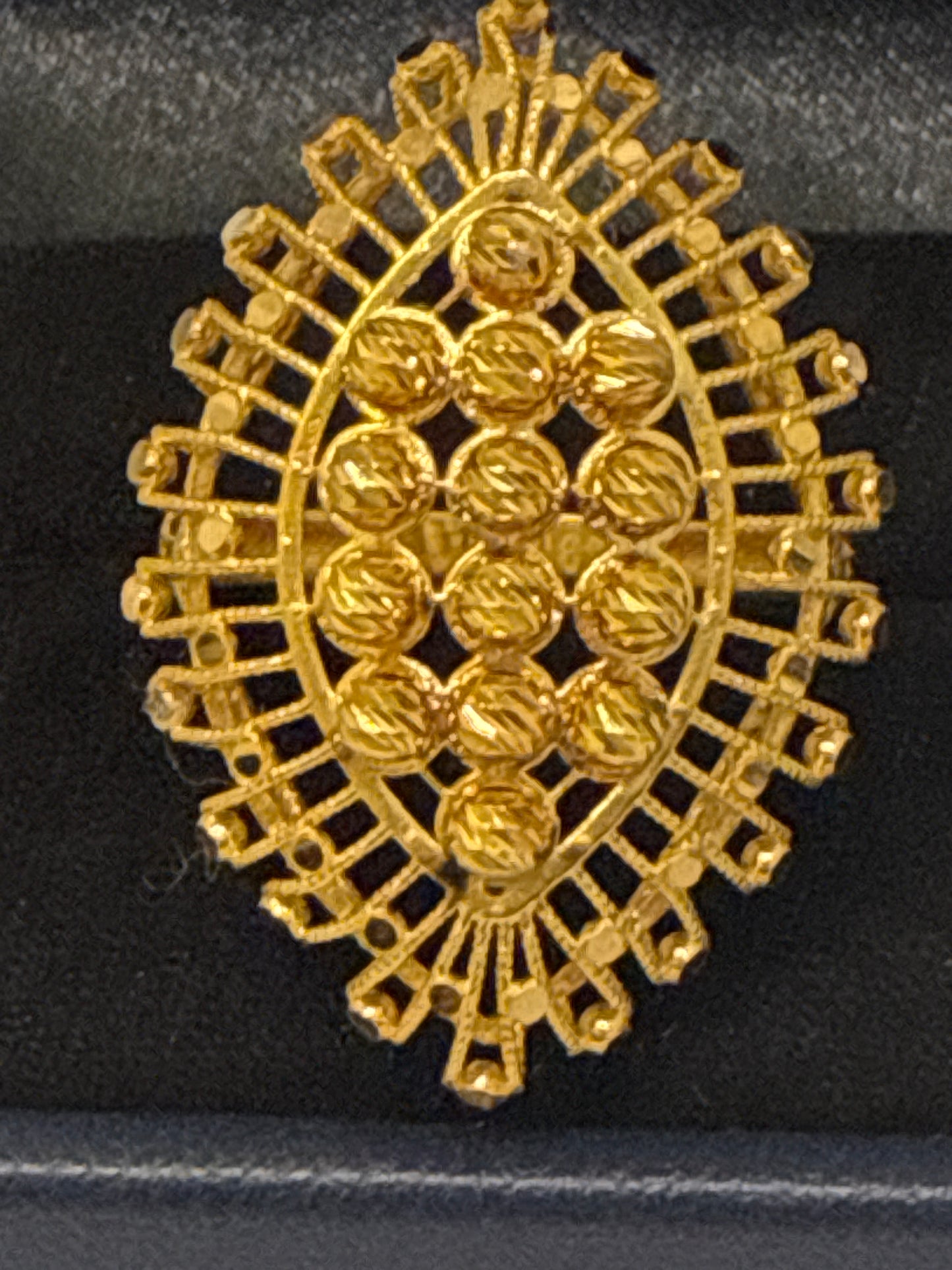 Dubai Morden Oval Design Laser Cut High Polish Shine Ring 22K Gold Size 8, Weight: 5.0g SKU:R165W