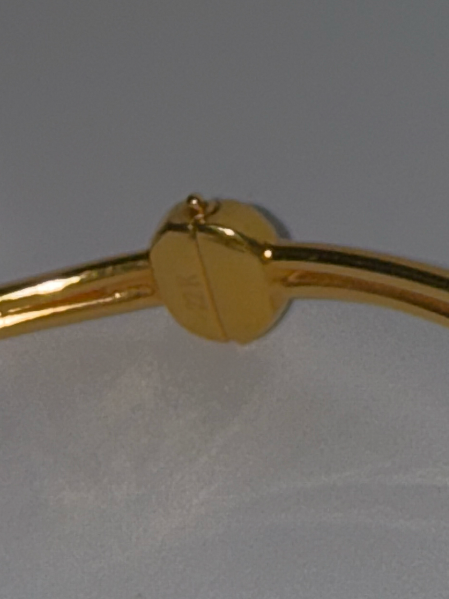 Custom Design Tricolor 22K Floral with Enamel, Adjustable Bangle Cuff Bracelet 22K Gold Size: Adjustable Weight: 19.7g
SKU: BR055