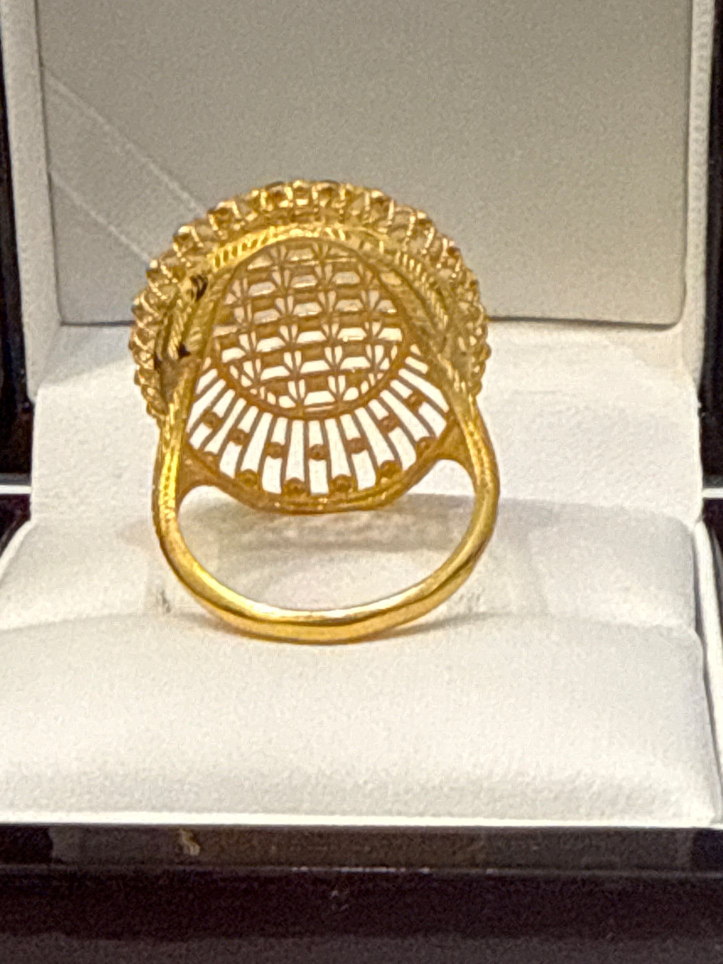 Dubai Morden Oval Design Laser Cut High Polish Shine Ring 22K Gold Size 8, Weight: 4.8g SKU:R153W