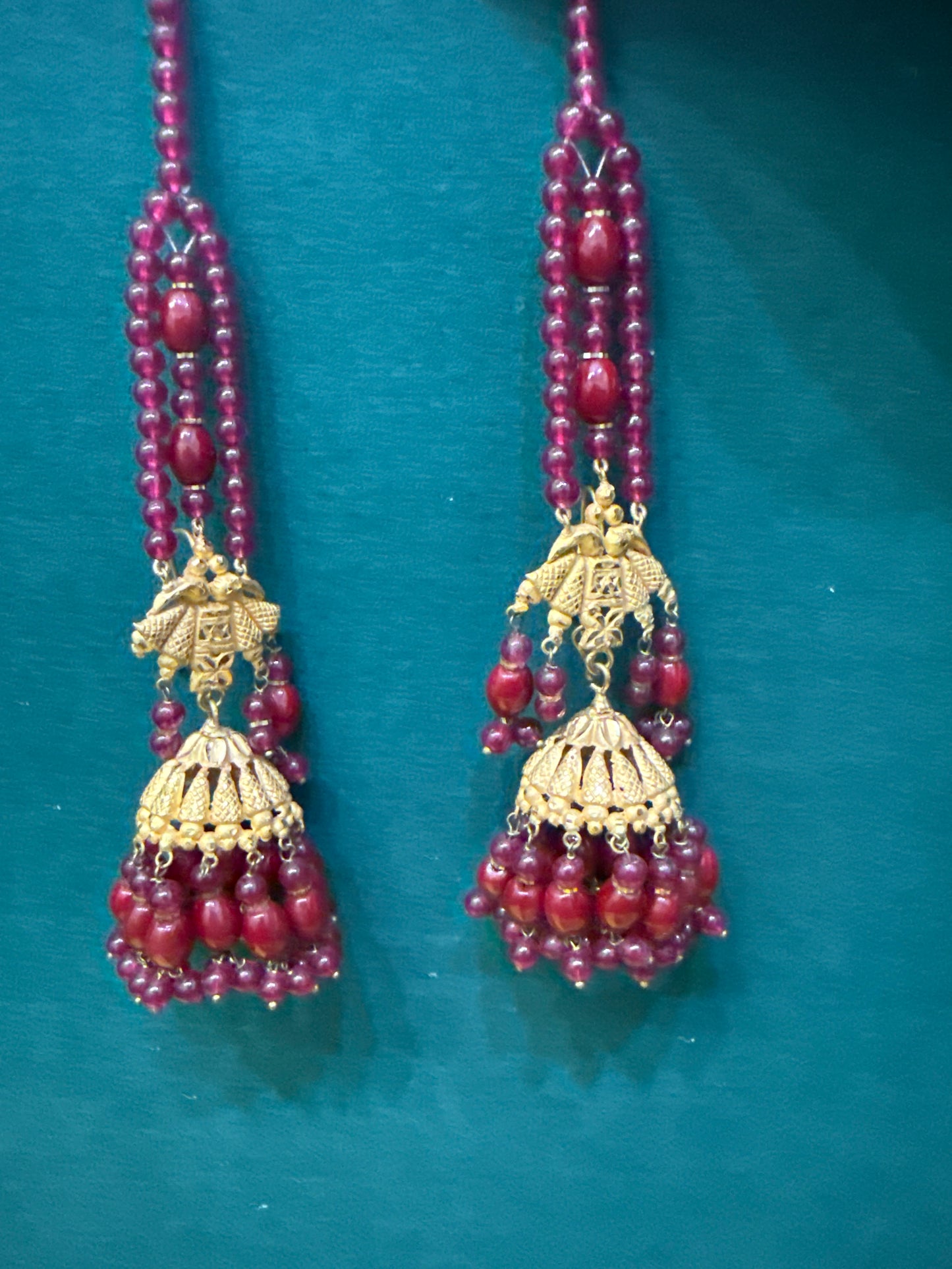 2 red earrings with Ear Support