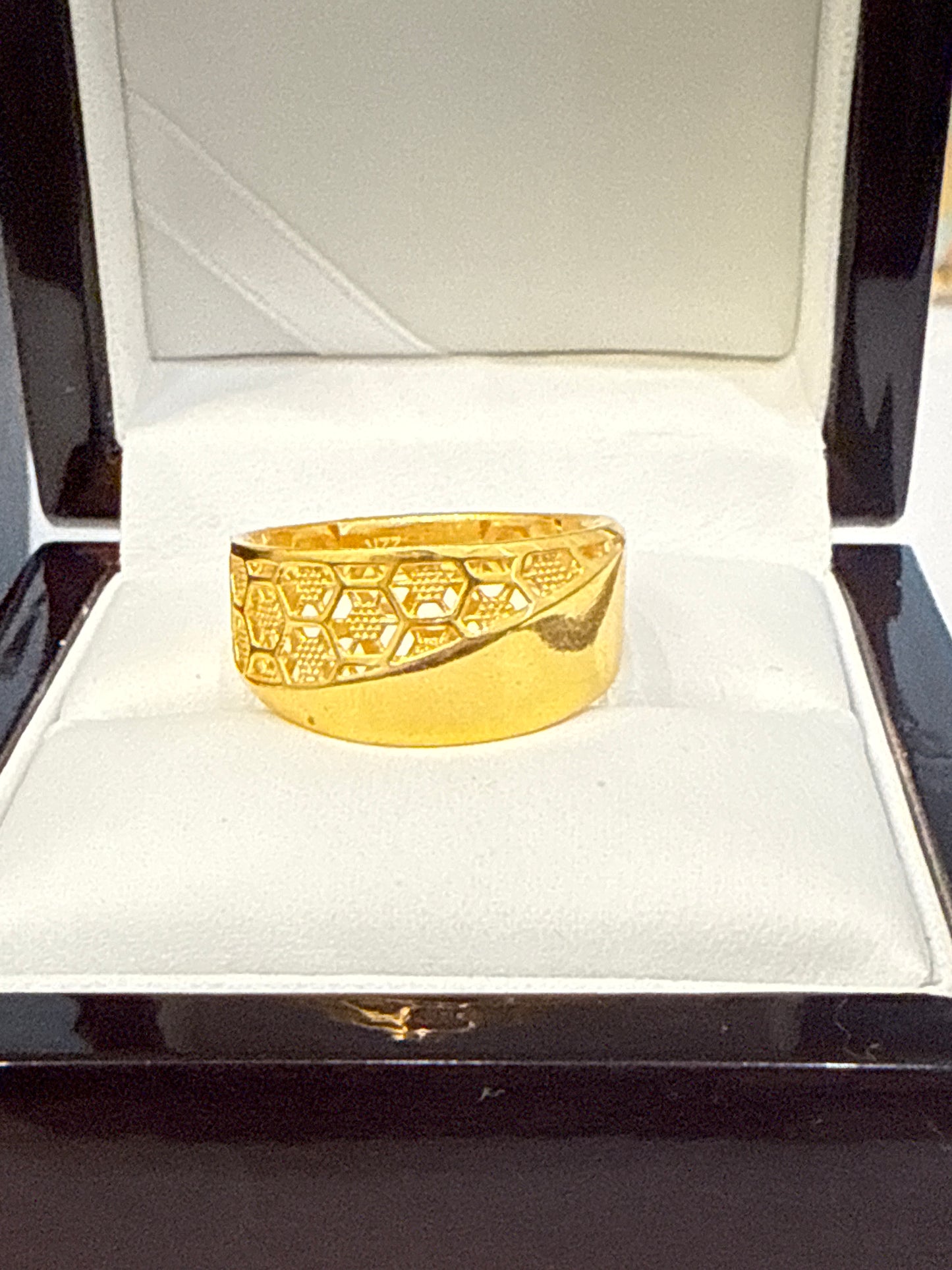 Dubai Modern filigree Ring 22K Gold Size Adjustable 8.5, 3.5g  SKU: R0162W