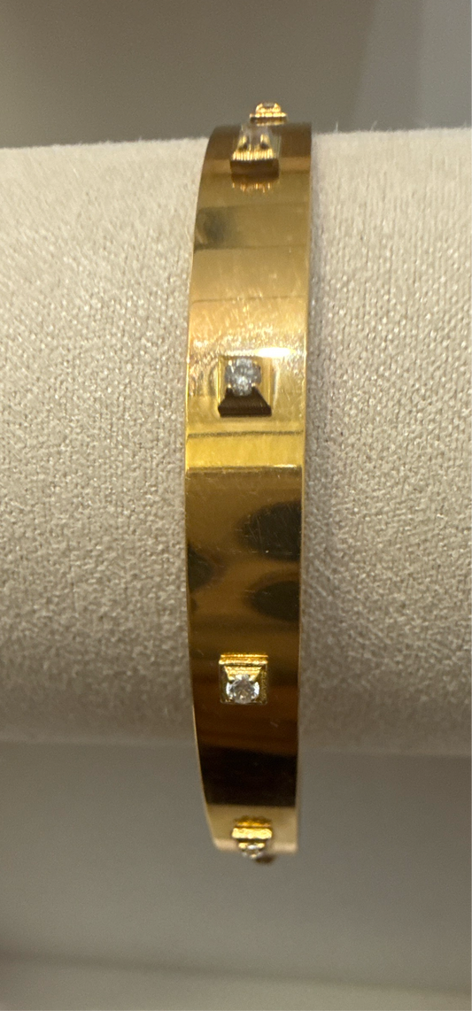 ORO Custom Designe 22K in Yellow Gold with Stones Statable Bangle. 18.7g, 2.6 inches -  SKU: BR084