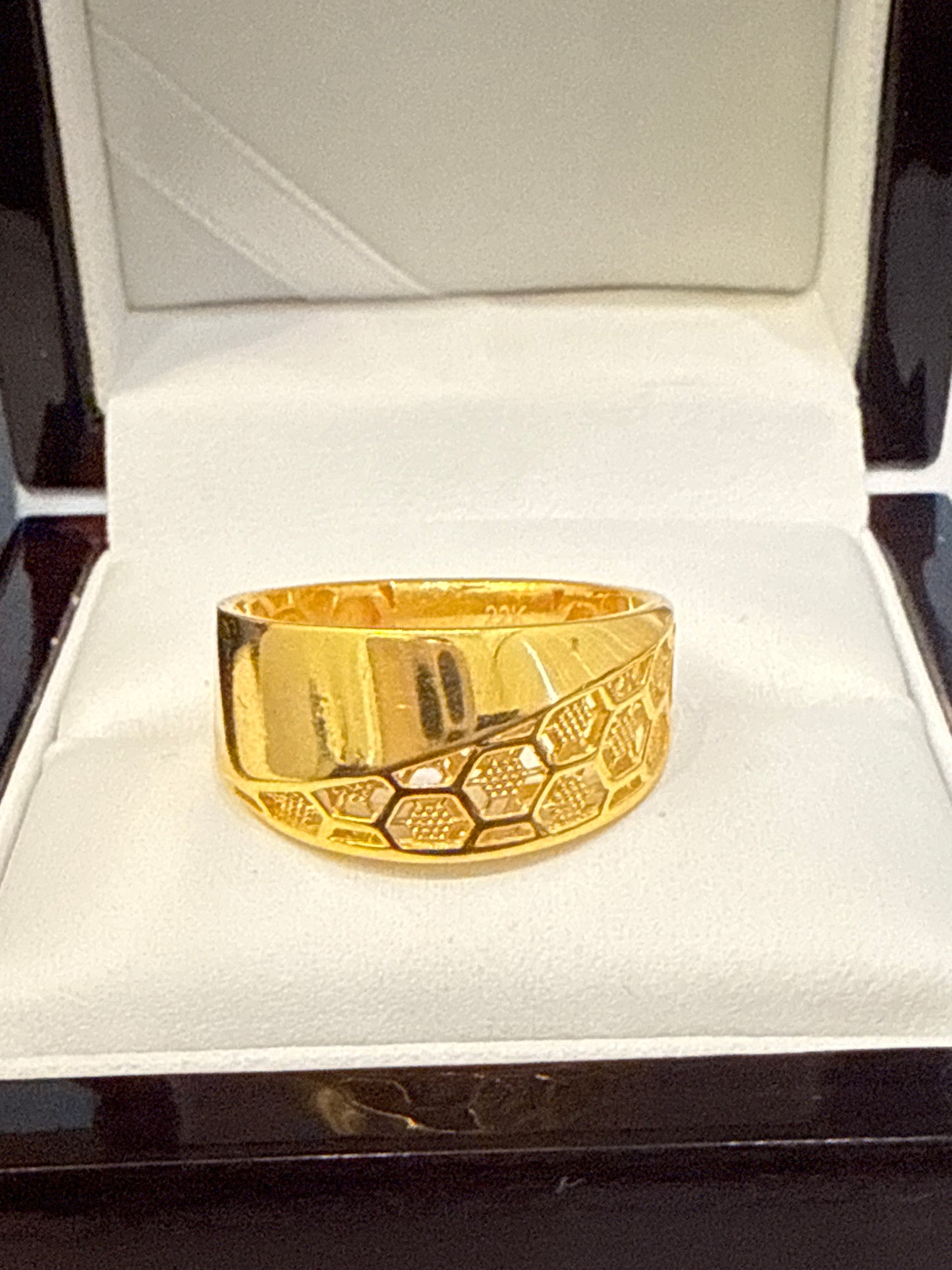 Dubai Modern filigree Ring 22K Gold Size Adjustable 8.5, 3.5g  SKU: R0162W