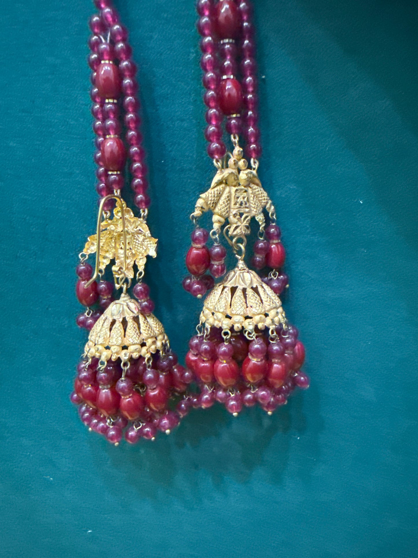 2 red earrings with Ear Support