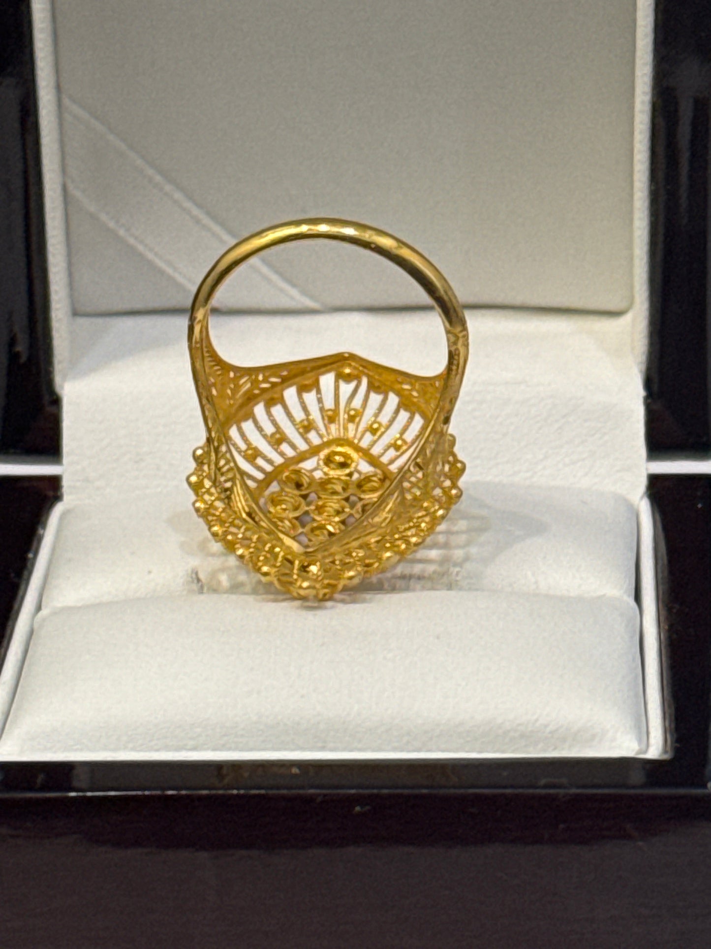 Dubai Morden Oval Design Laser Cut High Polish Shine Ring 22K Gold Size 8, Weight: 5.0g SKU:R165W