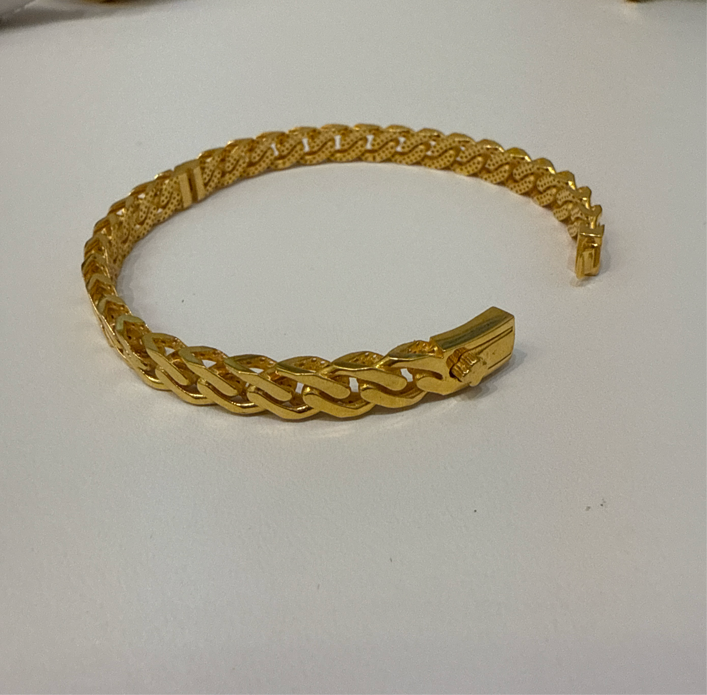 Designer Inspired Solid Chain BRACELET but only Better. Truly a Timeless Piece in 22K Yellow Gold Easy on - 17.8g SKU:BR0033BB.
