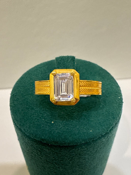 Unisex Ring with Classic medallion with 2 CT of Solitaire Sapphire in 22K Gold with Size 8.5, 3.1g  SKU: R0223M