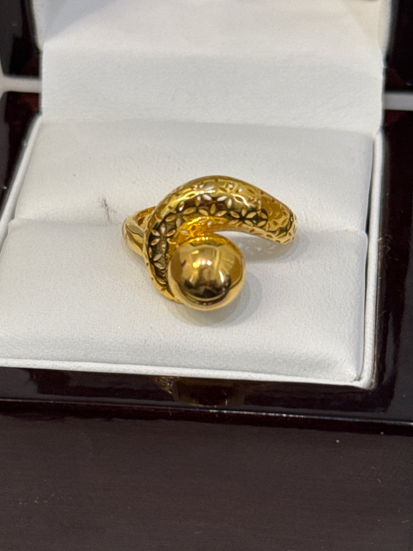 Women’s Ring for Italian Dubai Morden Style Wedding or Casual 22K Gold Size 8, Weight: 3.3g,  SKU:R181W429