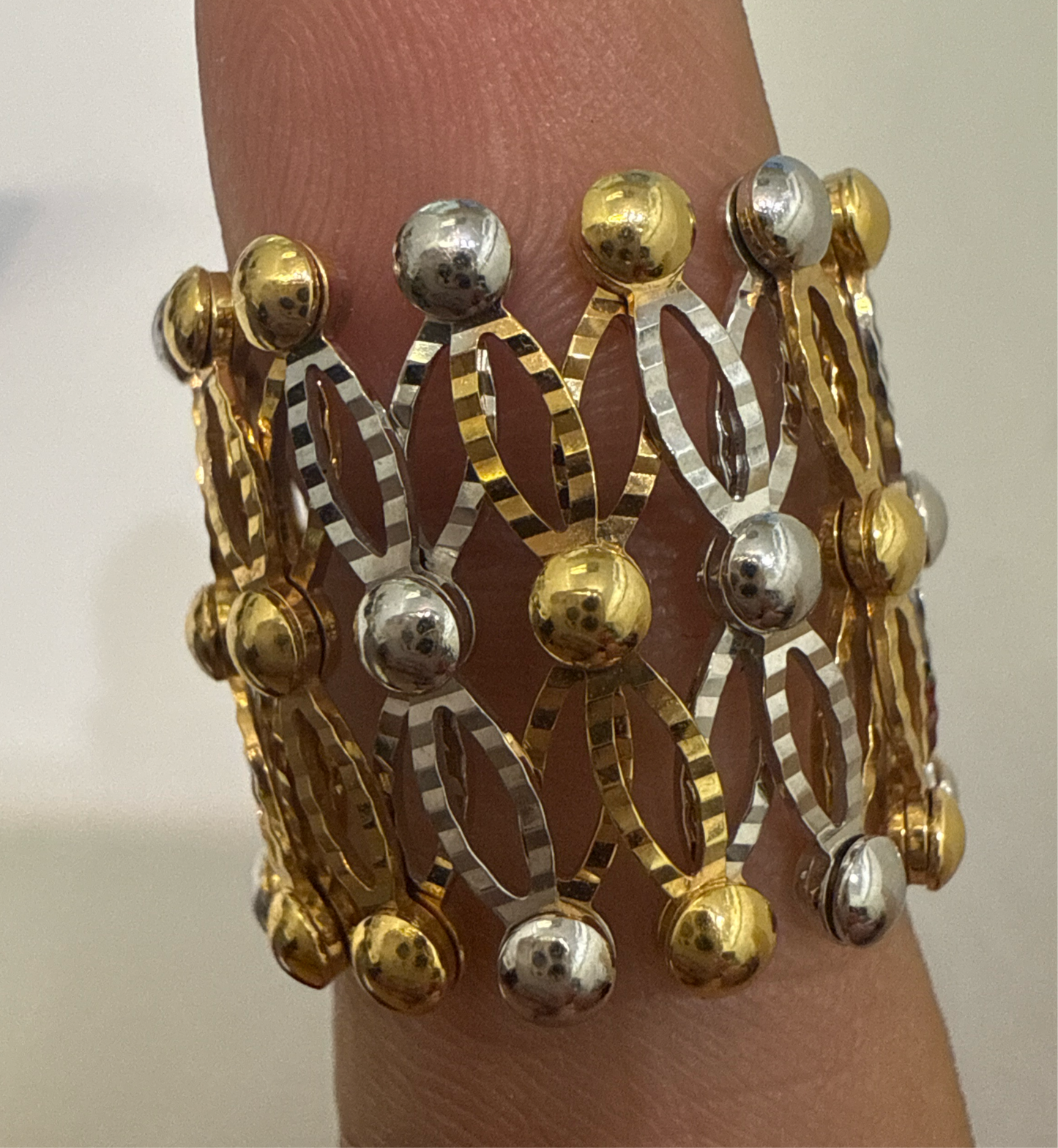 Expendable Ring to Bangle Design in Bicolor 18k Gold Bangle. 12.9g SKU: BA013